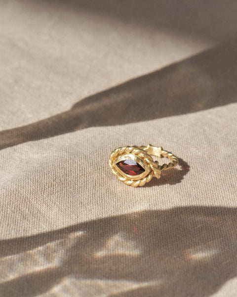 red malaya garnet gold ring