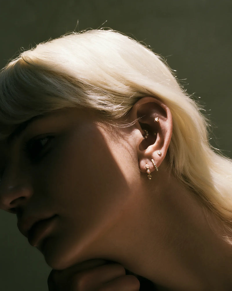 Ovalado Huggie by Pamela Love – Piercing in #product_material# (#product_color#). 