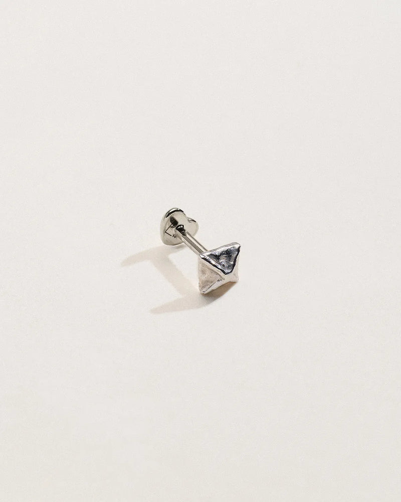 Pyramid Stud by Pamela Love – Piercing in #product_material# (#product_color#). 