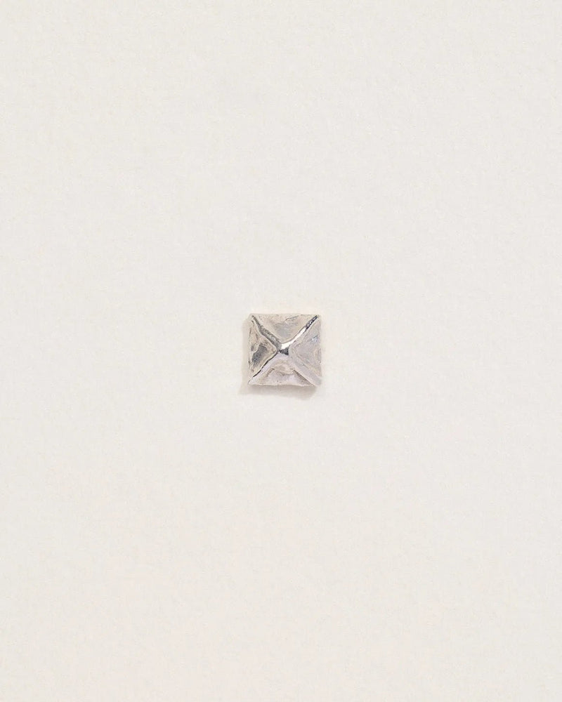 Pyramid Stud by Pamela Love – Piercing in #product_material# (#product_color#). 
