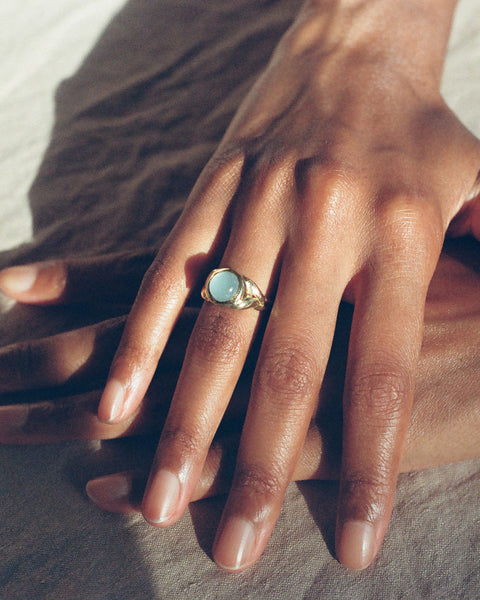 18k gold band ring with aquamarine