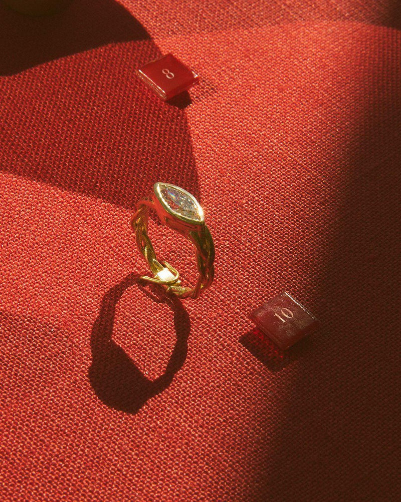 diamond eye gold wedding ring