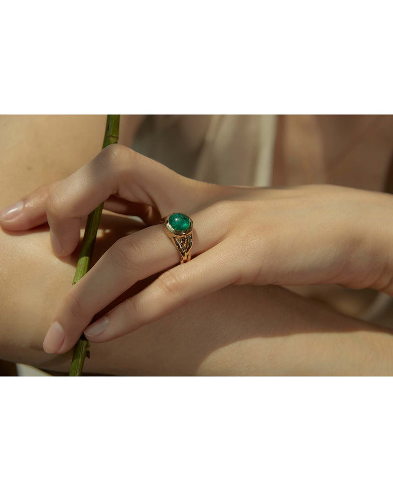 18k gold ring with emerald