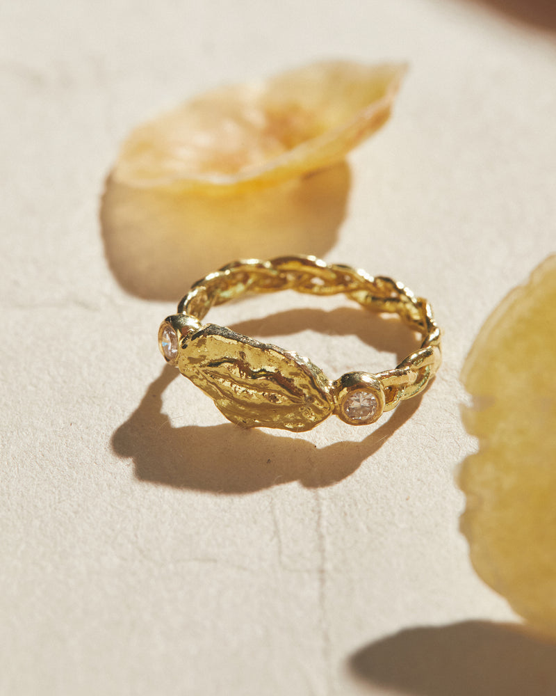 gold lips ring with diamonds