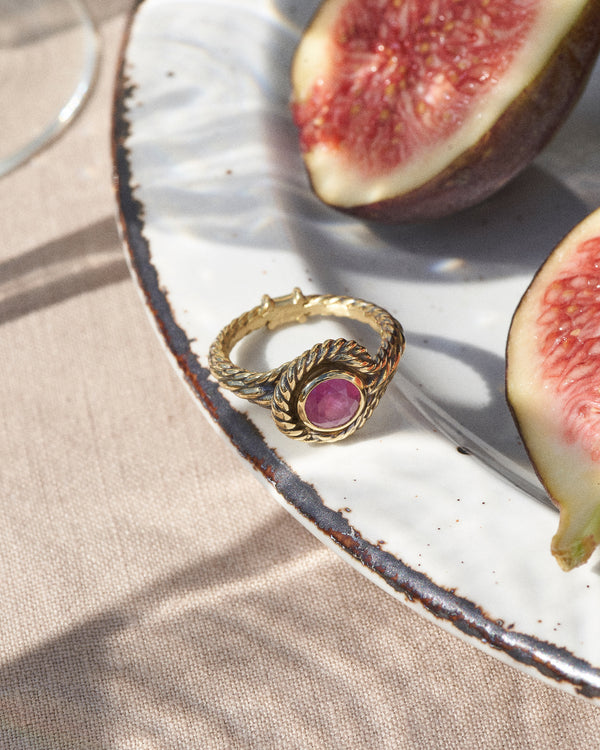 ruby cabochon gold ring