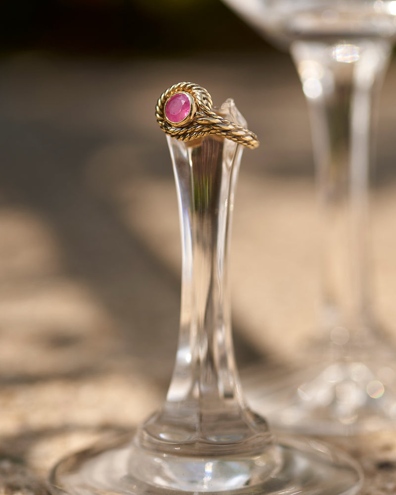 18k gold ring with ruby cabochon