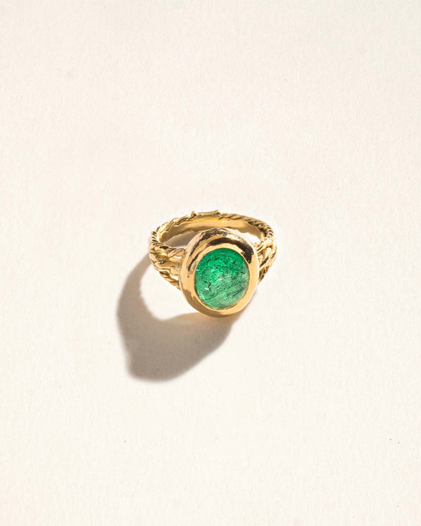 18k gold ring with muzo emerald