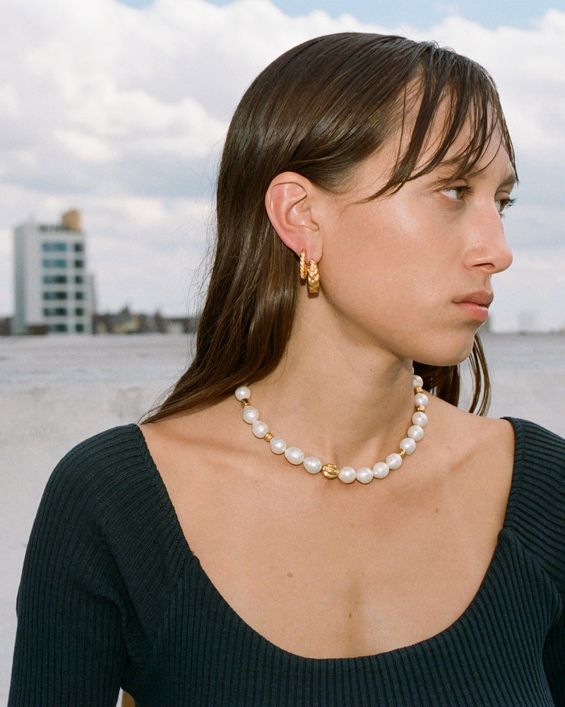 baroque pearl bead necklace on the model