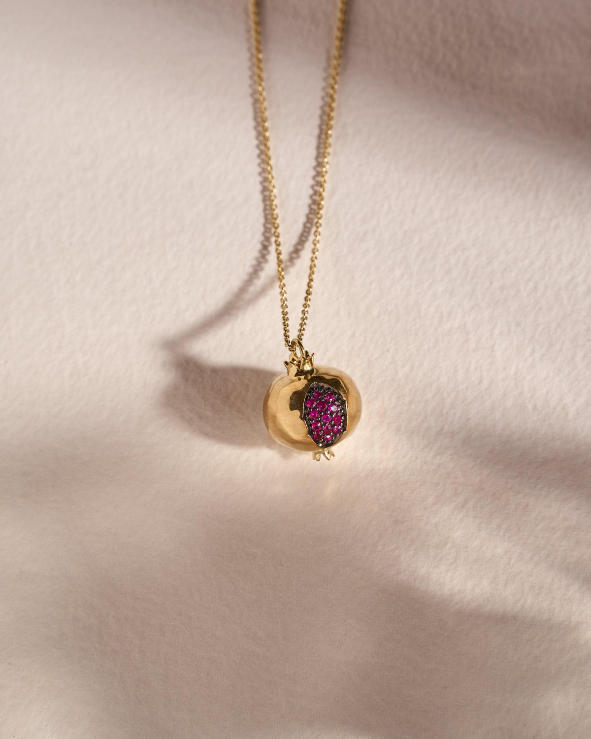 pamela love ネックレス Ruby Hera Pendant - Pomegranate Necklace - Pamela Love