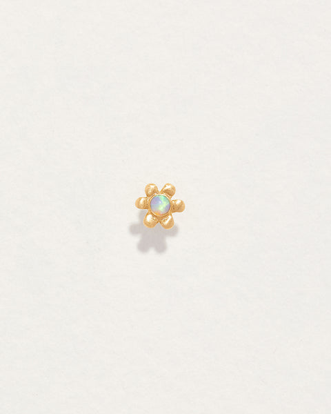 Daisy Stud by Pamela Love – Piercing in #product_material# (#product_color#). opal-daisy-stud-gold-lab-created-opal-white