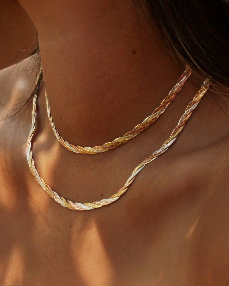 twisted tricolor herringbone chain necklace on the model